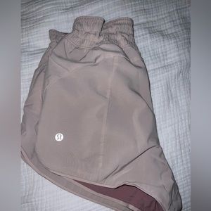 Lululemon tracker reversible 4” shorts
